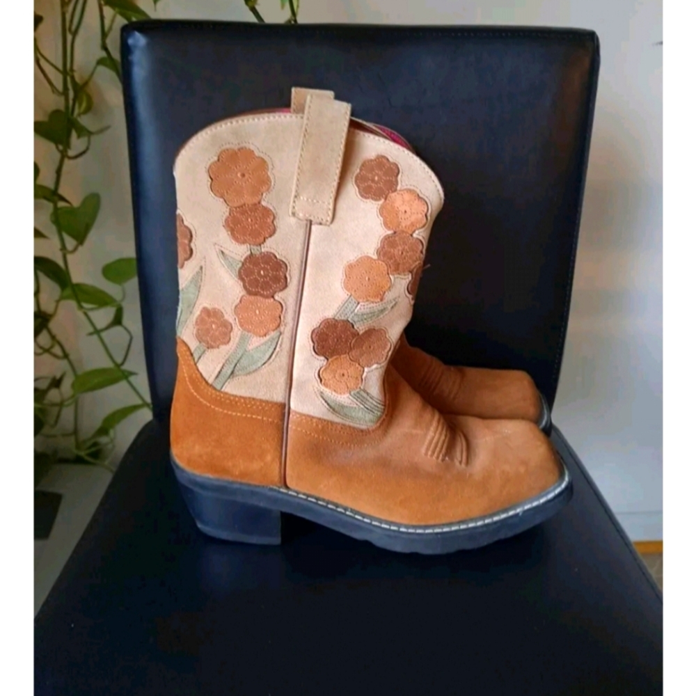 Ariat size 10 suede boots!